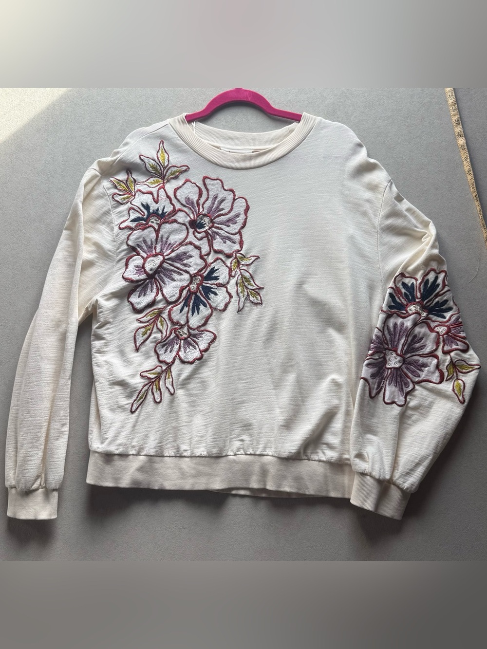 By Anthropologie Embroidered Floral Crewneck Sweatshirt - White